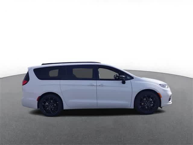 new 2024 Chrysler Pacifica car, priced at $46,106