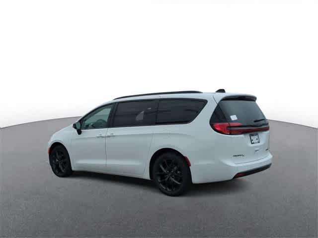 new 2024 Chrysler Pacifica car, priced at $44,106