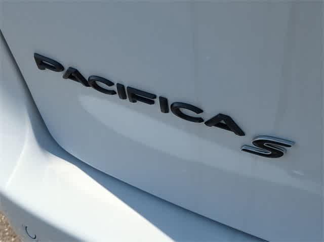 new 2024 Chrysler Pacifica Hybrid car, priced at $53,648