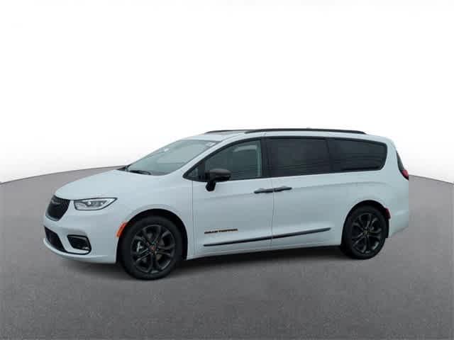 new 2024 Chrysler Pacifica car, priced at $43,312