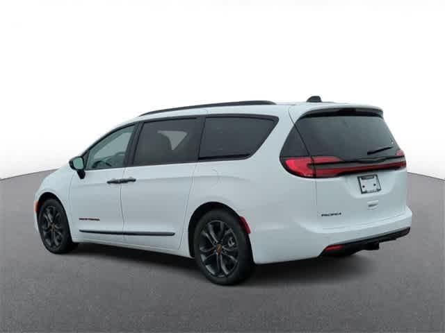 new 2024 Chrysler Pacifica car, priced at $43,312