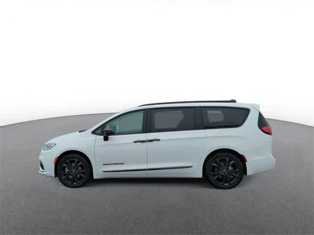 new 2024 Chrysler Pacifica car, priced at $43,312