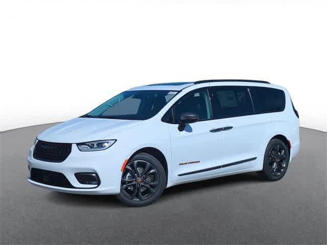 new 2024 Chrysler Pacifica car, priced at $42,062