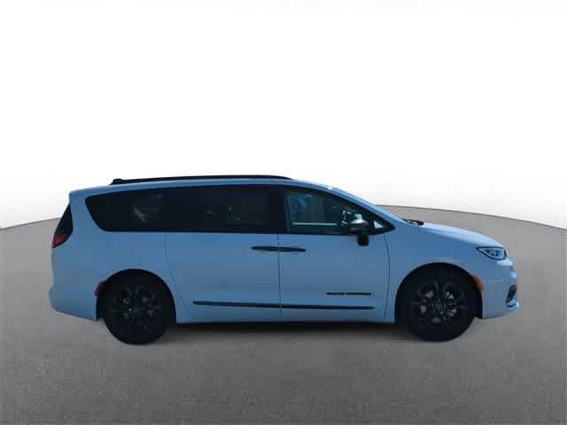 new 2024 Chrysler Pacifica car, priced at $42,062