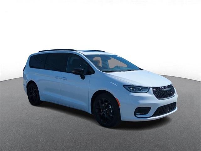 new 2024 Chrysler Pacifica car, priced at $47,356