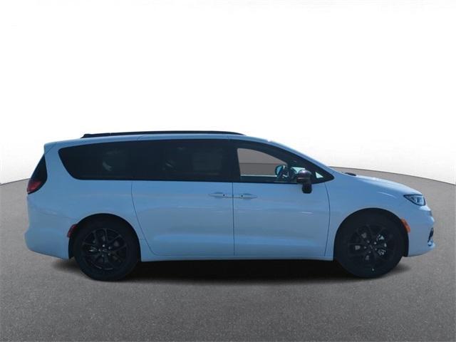 new 2024 Chrysler Pacifica car, priced at $47,356