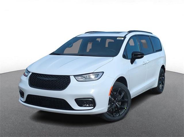 new 2024 Chrysler Pacifica car, priced at $50,124