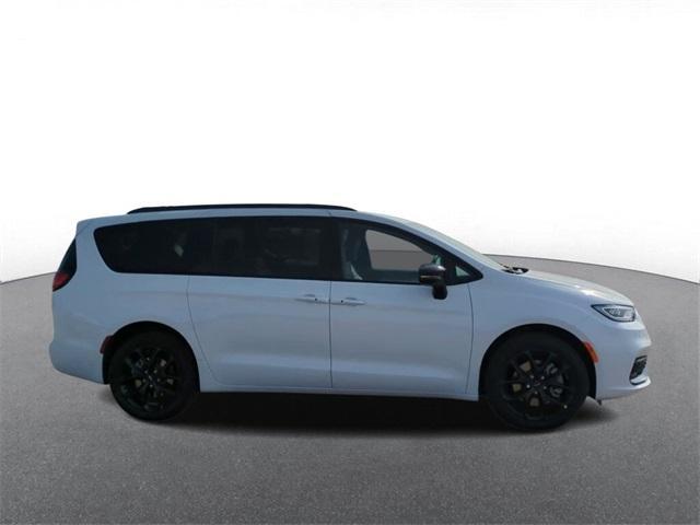 new 2024 Chrysler Pacifica car, priced at $50,124