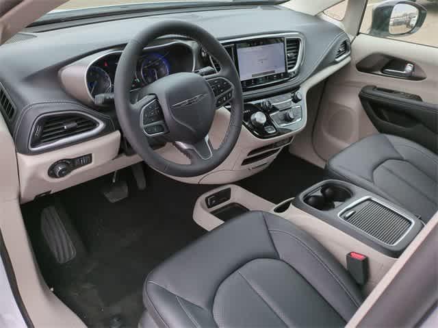 new 2024 Chrysler Pacifica car, priced at $42,062