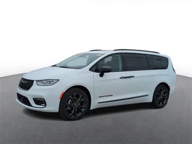 new 2024 Chrysler Pacifica car, priced at $42,062