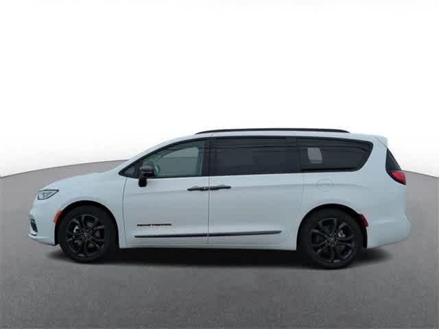 new 2024 Chrysler Pacifica car, priced at $42,062