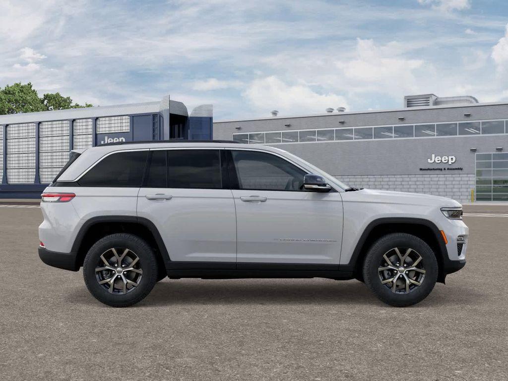 new 2025 Jeep Grand Cherokee car, priced at $44,214