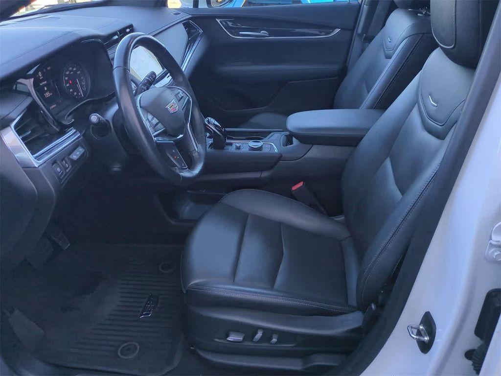 used 2022 Cadillac XT5 car, priced at $30,800