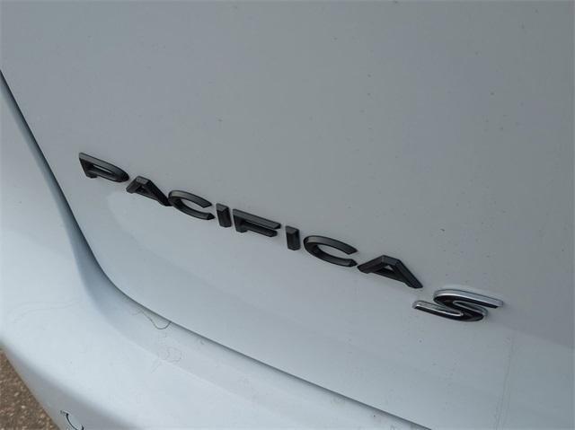new 2024 Chrysler Pacifica car, priced at $50,386