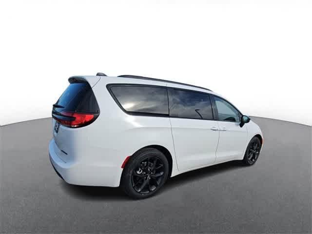 new 2024 Chrysler Pacifica car, priced at $44,106