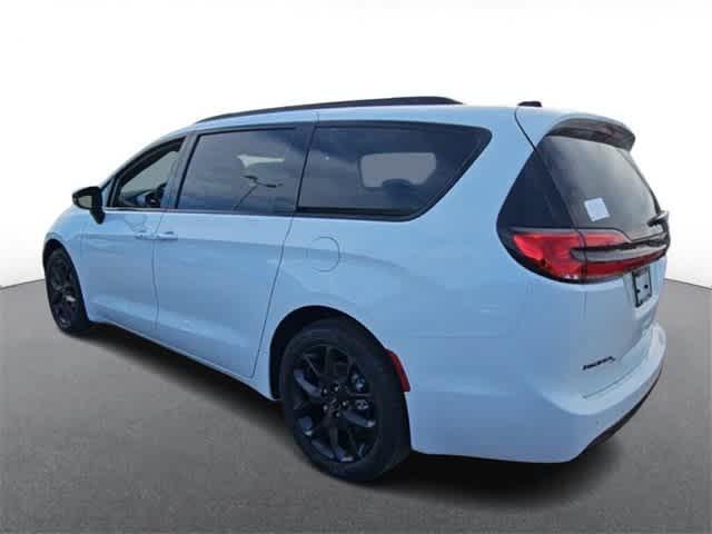 new 2024 Chrysler Pacifica car, priced at $44,106