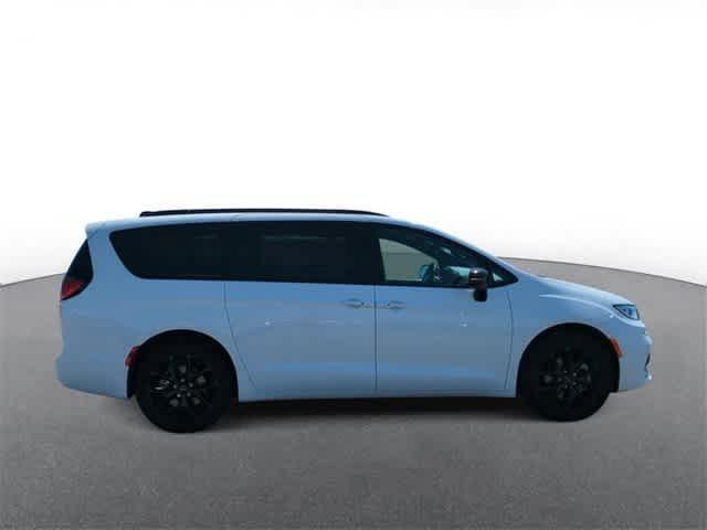 new 2024 Chrysler Pacifica car, priced at $50,124