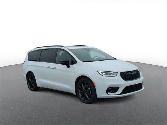 new 2024 Chrysler Pacifica car, priced at $46,106