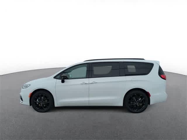 new 2024 Chrysler Pacifica car, priced at $46,106