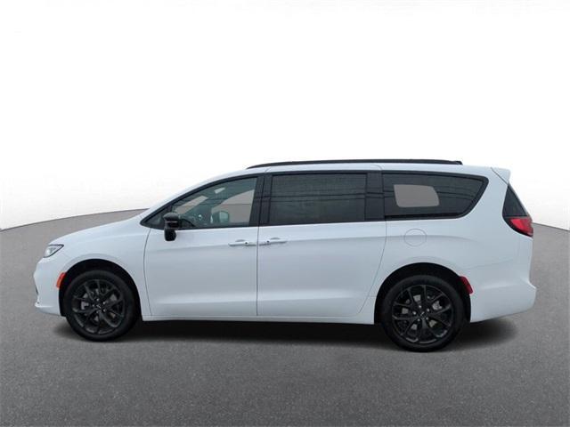 new 2024 Chrysler Pacifica car, priced at $50,124