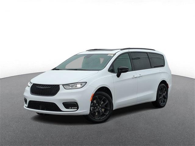 new 2024 Chrysler Pacifica car, priced at $50,124