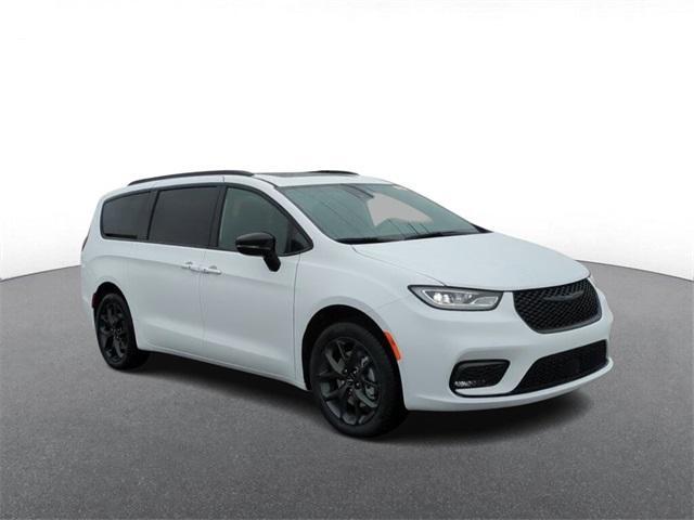 new 2024 Chrysler Pacifica car, priced at $50,124