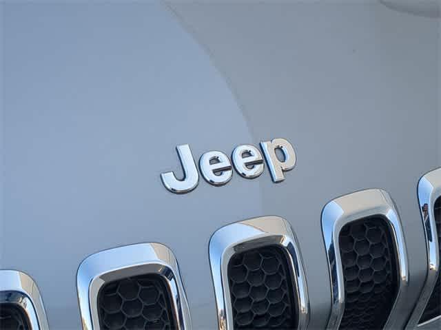 used 2015 Jeep Cherokee car, priced at $12,950