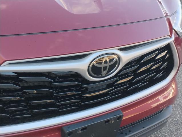 used 2021 Toyota Highlander car, priced at $33,900