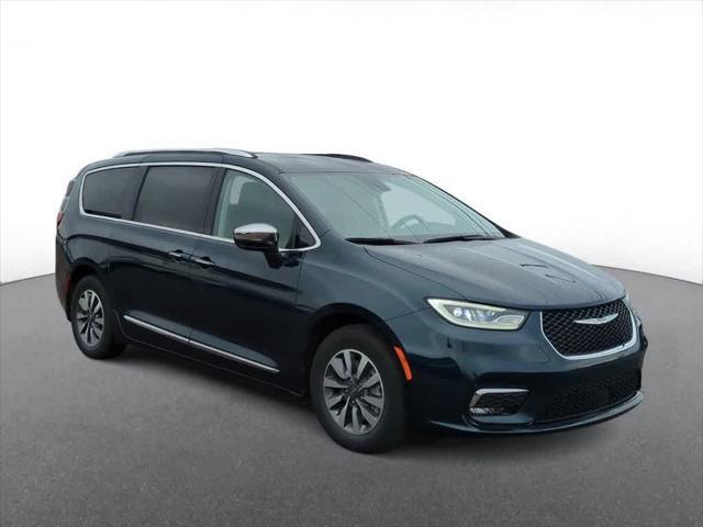 used 2021 Chrysler Pacifica Hybrid car, priced at $29,000