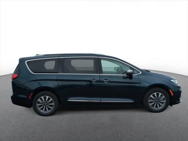 used 2021 Chrysler Pacifica Hybrid car, priced at $29,000