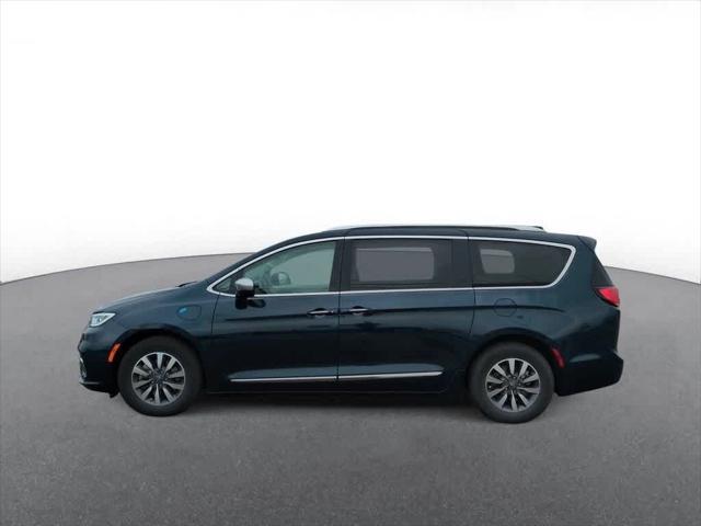 used 2021 Chrysler Pacifica Hybrid car, priced at $29,000