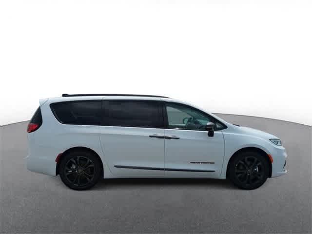 new 2024 Chrysler Pacifica car, priced at $42,062