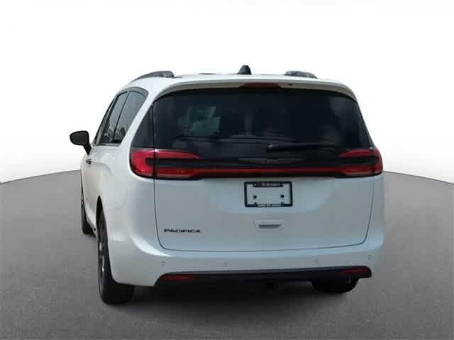 new 2024 Chrysler Pacifica car, priced at $42,062