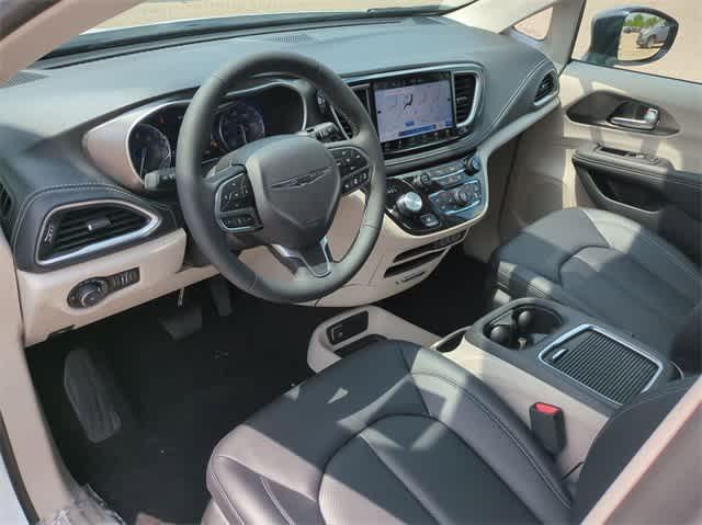 new 2024 Chrysler Pacifica car, priced at $42,062