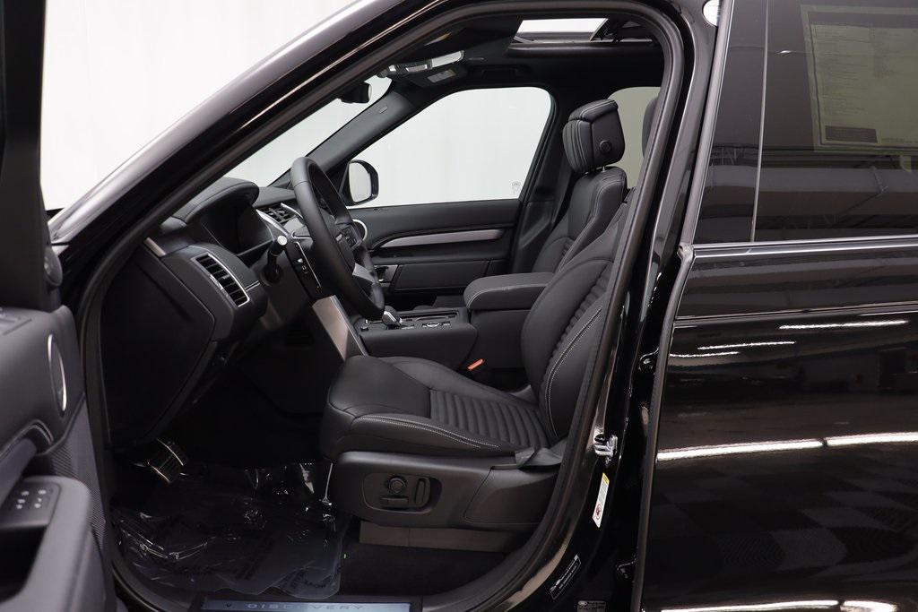new 2025 Land Rover Discovery car, priced at $76,318