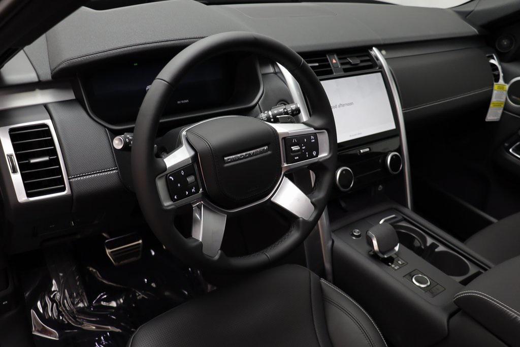 new 2025 Land Rover Discovery car, priced at $76,318