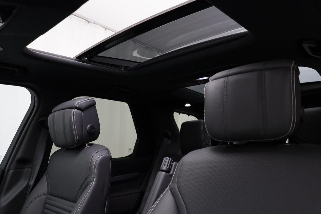 new 2025 Land Rover Discovery car, priced at $76,318