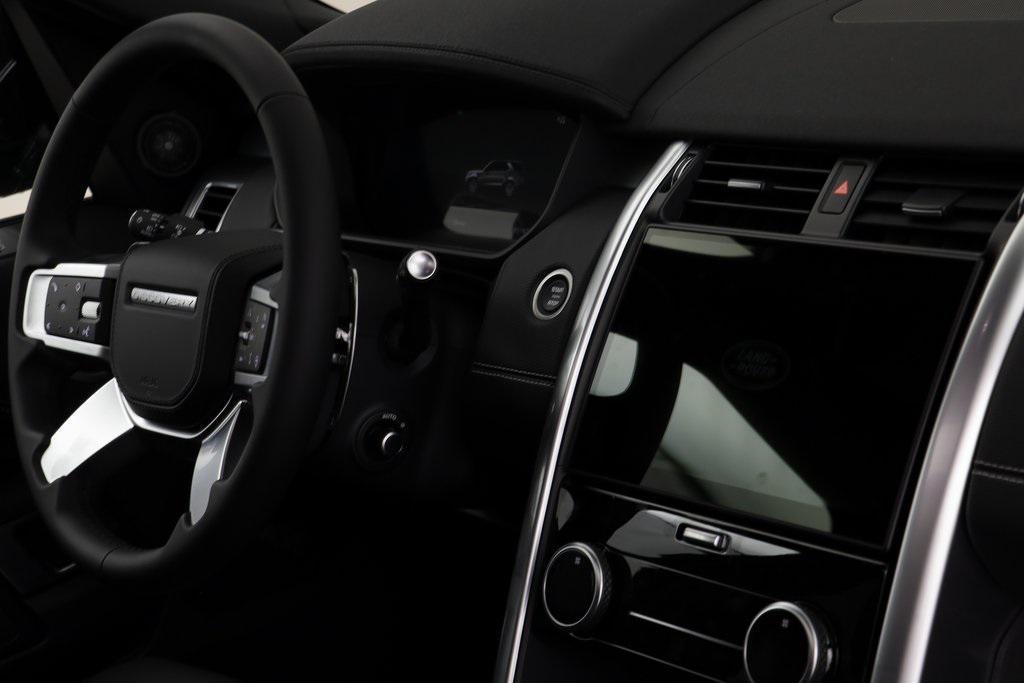 new 2025 Land Rover Discovery car, priced at $76,318
