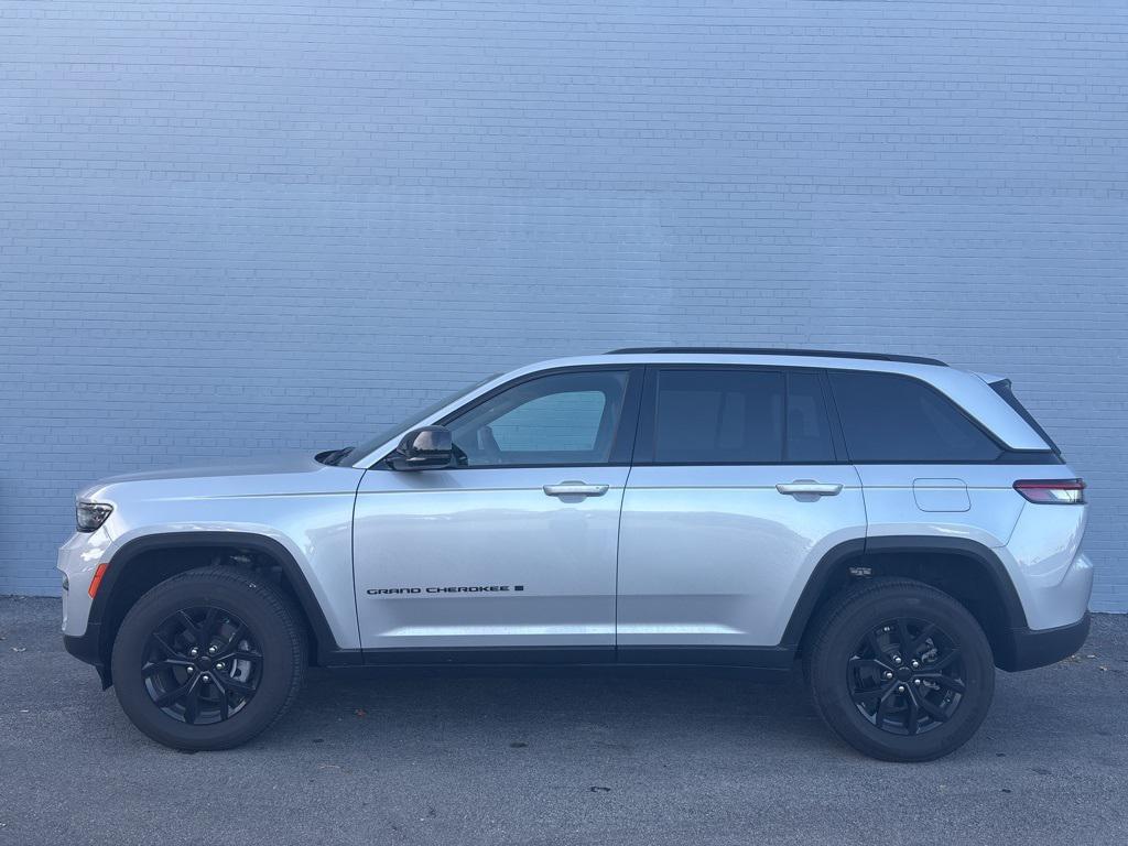 used 2025 Jeep Grand Cherokee car, priced at $38,081