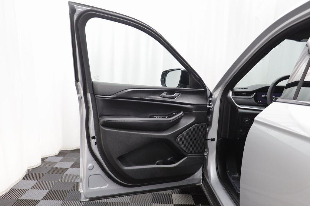 used 2025 Jeep Grand Cherokee car, priced at $36,397