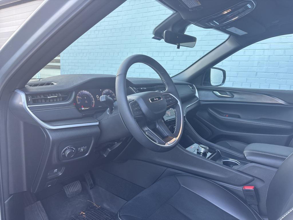 used 2025 Jeep Grand Cherokee car, priced at $38,081