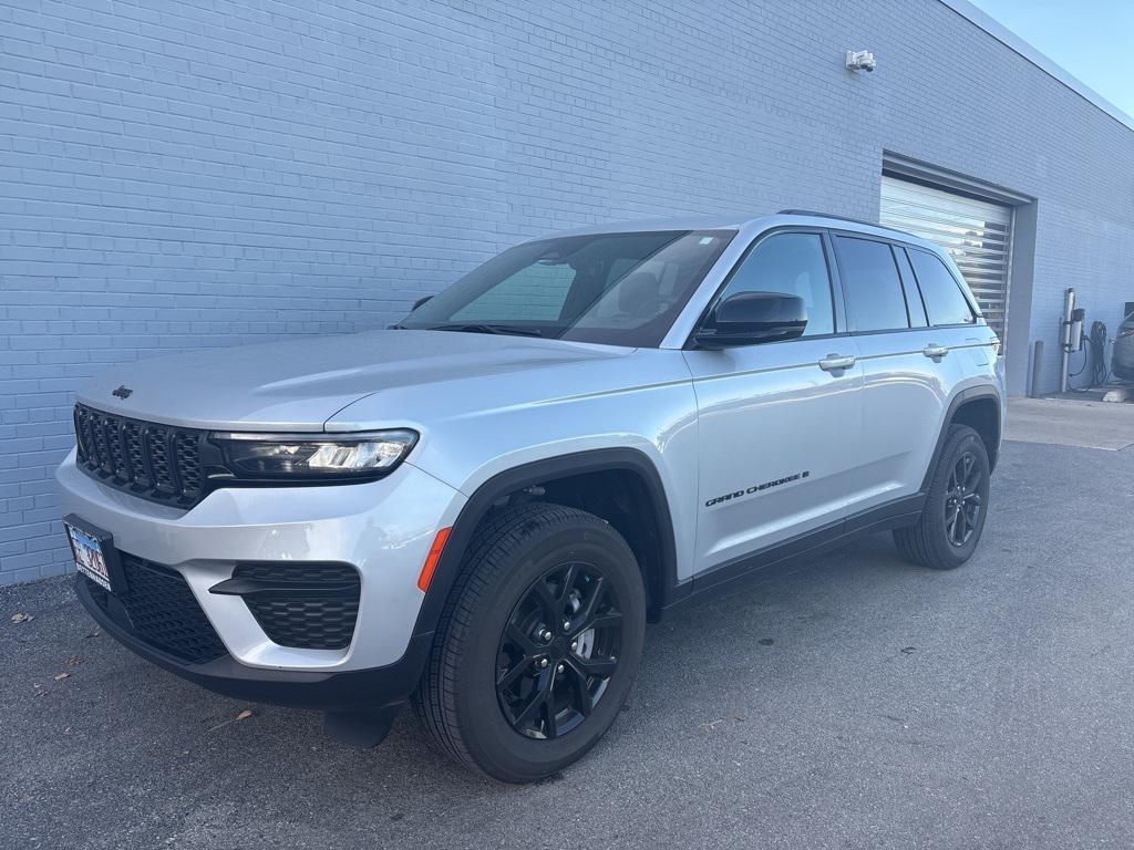 used 2025 Jeep Grand Cherokee car, priced at $38,081