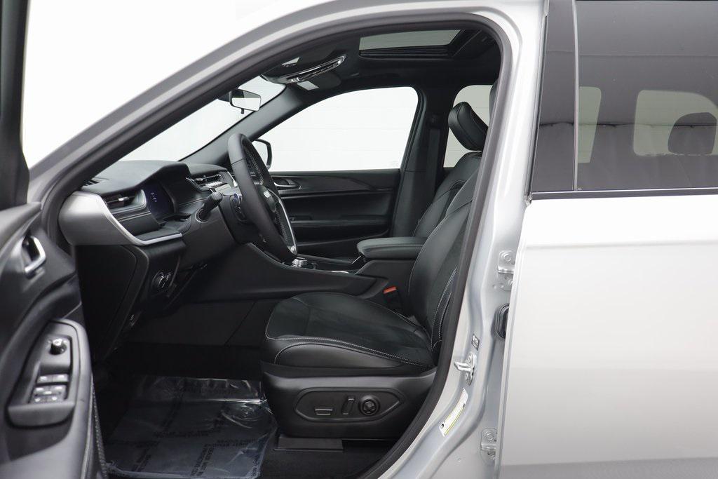 used 2025 Jeep Grand Cherokee car, priced at $36,397