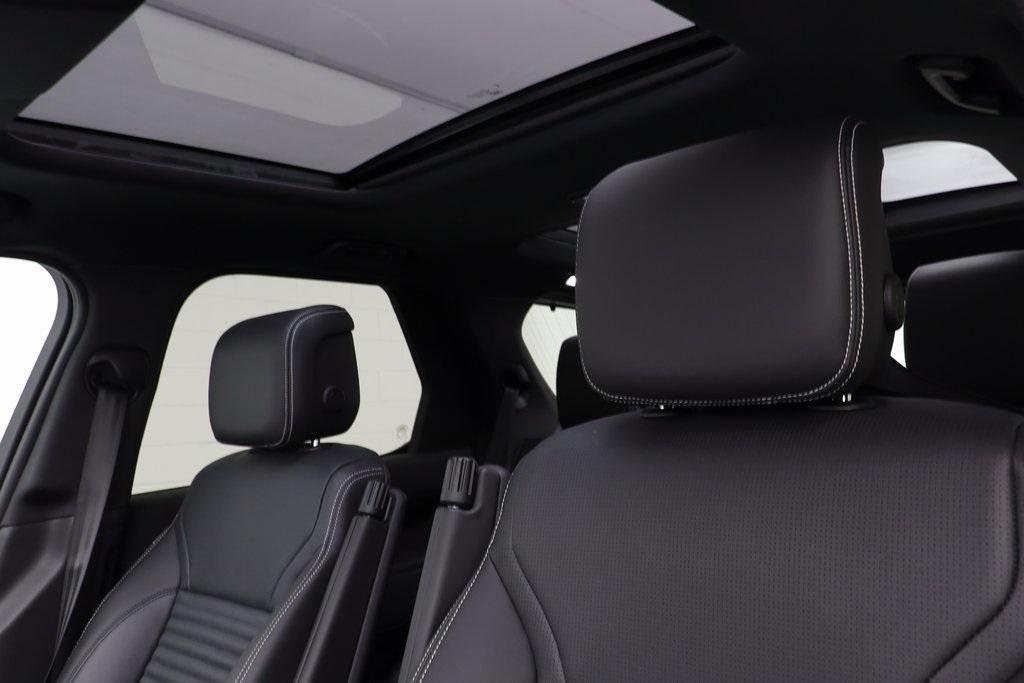 new 2025 Land Rover Discovery car, priced at $70,193