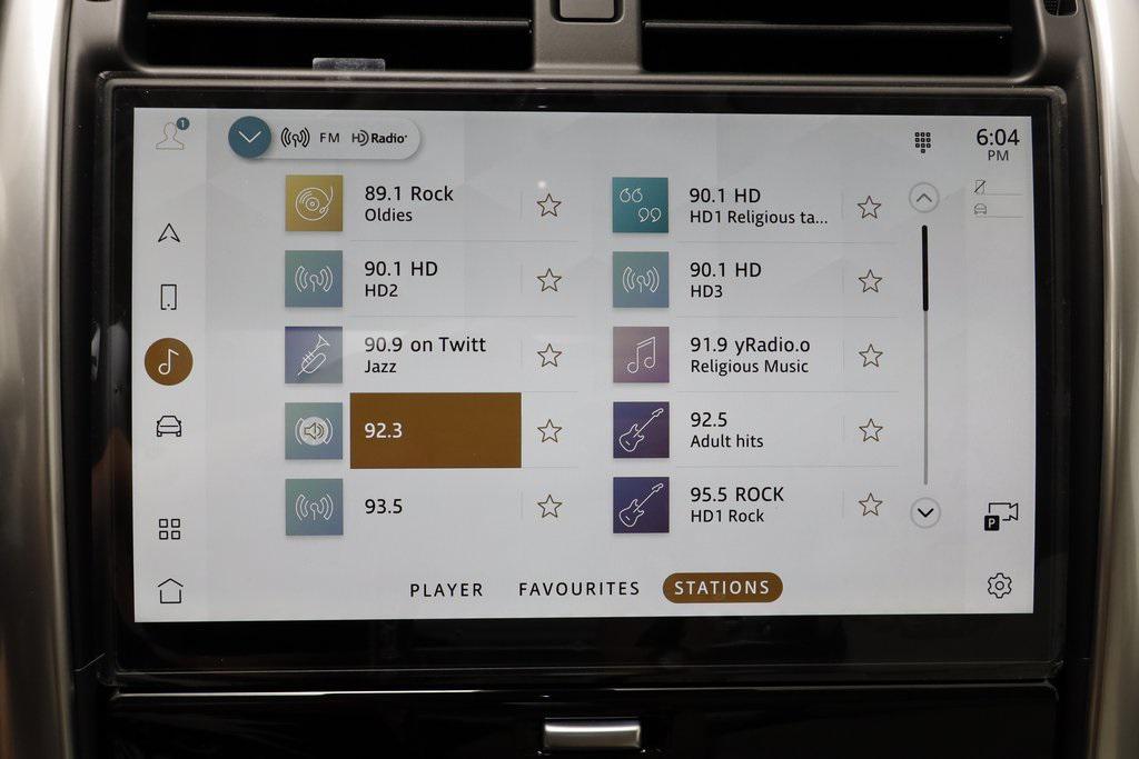 new 2025 Land Rover Discovery car, priced at $69,278