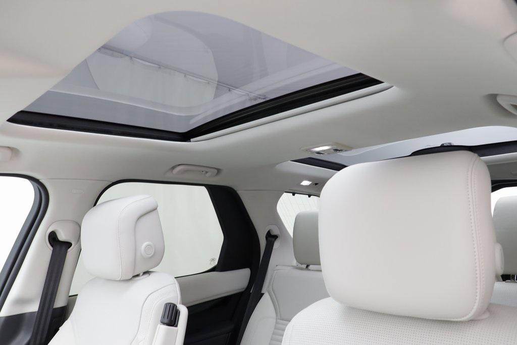 new 2025 Land Rover Discovery car, priced at $69,278