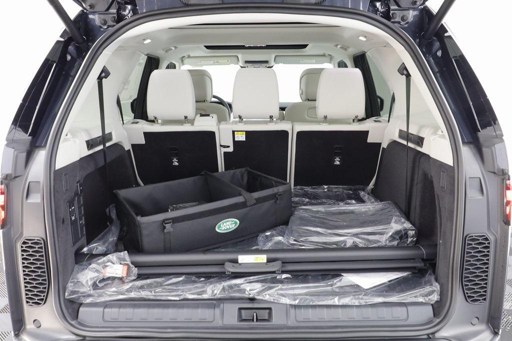 new 2025 Land Rover Discovery car, priced at $69,278