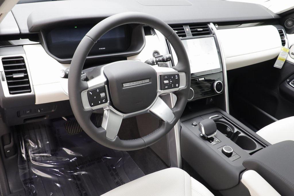 new 2025 Land Rover Discovery car, priced at $69,278
