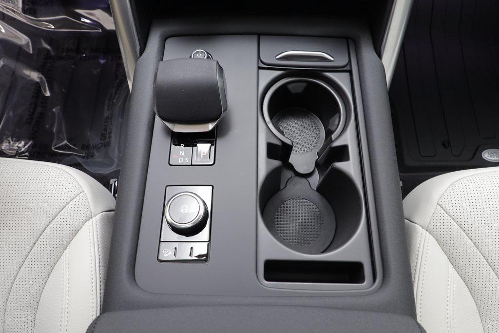 new 2025 Land Rover Discovery car, priced at $69,278