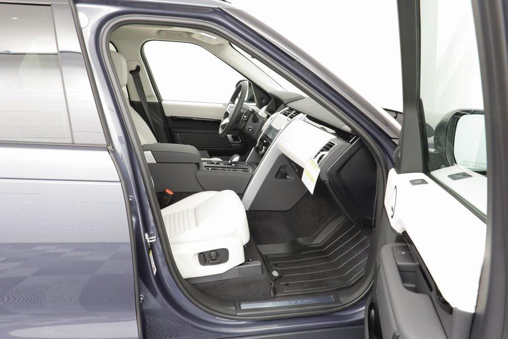 new 2025 Land Rover Discovery car, priced at $69,278